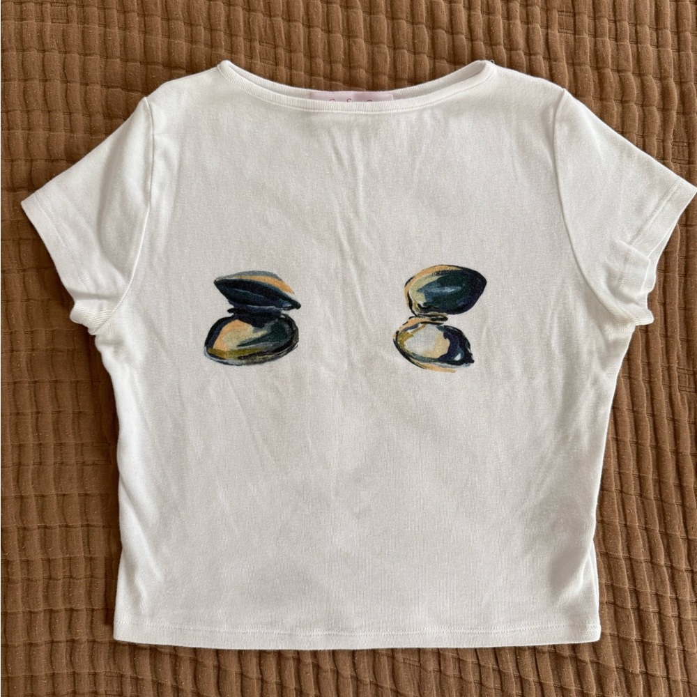 Lisa Says Gah Clams Alex Cropped Baby Tee Small